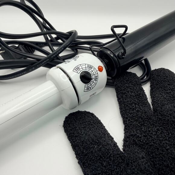 Hot Tools 1¼” Curling Wand Nano Ceramic with Heat Glove - Picture 4 of 4